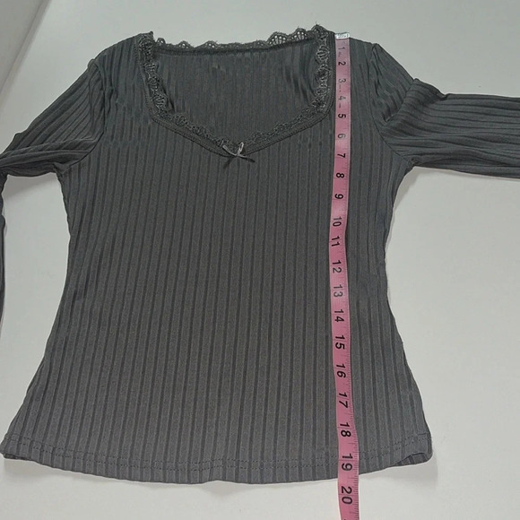 Imperfect SHEIN bundle juniors small tops 2 long sleeved 1 short sleeve 1 crop - Picture 7 of 13